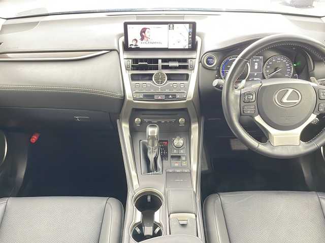 レクサス ＮＸ 300h バージョンL 道央・札幌 2018(平30)年 3.8万km マーキュリーグレーマイカ ・４WD   ハイブリッド/・Lexus Safety System＋/・レーダークルーズコントロール/・プリクラッシュセーフティ/・パーキングサポートブレーキ/・ムーンルーフ/・純正14インチディスプレイ ナビ/・BD.DVD.CD.フルセグ/・Bluretooth/USB/・バックカメラ/・パワーバックドア /・ベンチレーション/・全席席パワーシート/シートヒーター/・レザーシート/ステアリングヒーター/・ドライブレコーダー前後式/・三眼フルLEDヘッドライト/オートライト/・オートハイビーム/・ビルトインETC