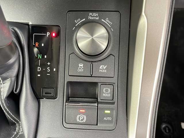 レクサス ＮＸ 300h バージョンL 道央・札幌 2018(平30)年 3.8万km マーキュリーグレーマイカ ・４WD   ハイブリッド/・Lexus Safety System＋/・レーダークルーズコントロール/・プリクラッシュセーフティ/・パーキングサポートブレーキ/・ムーンルーフ/・純正14インチディスプレイ ナビ/・BD.DVD.CD.フルセグ/・Bluretooth/USB/・バックカメラ/・パワーバックドア /・ベンチレーション/・全席席パワーシート/シートヒーター/・レザーシート/ステアリングヒーター/・ドライブレコーダー前後式/・三眼フルLEDヘッドライト/オートライト/・オートハイビーム/・ビルトインETC