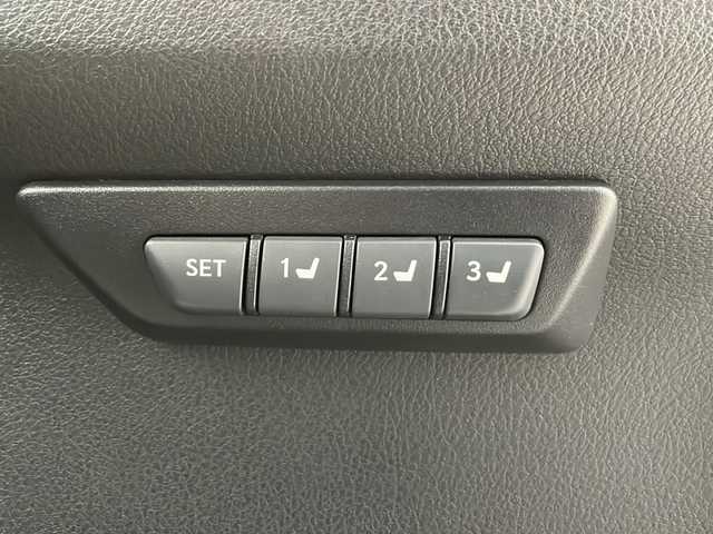 レクサス ＮＸ 300h バージョンL 道央・札幌 2018(平30)年 3.8万km マーキュリーグレーマイカ ・４WD   ハイブリッド/・Lexus Safety System＋/・レーダークルーズコントロール/・プリクラッシュセーフティ/・パーキングサポートブレーキ/・ムーンルーフ/・純正14インチディスプレイ ナビ/・BD.DVD.CD.フルセグ/・Bluretooth/USB/・バックカメラ/・パワーバックドア /・ベンチレーション/・全席席パワーシート/シートヒーター/・レザーシート/ステアリングヒーター/・ドライブレコーダー前後式/・三眼フルLEDヘッドライト/オートライト/・オートハイビーム/・ビルトインETC