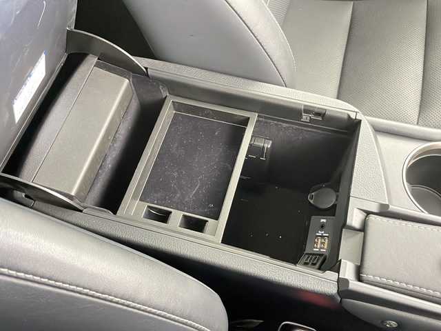 レクサス ＮＸ 300h バージョンL 道央・札幌 2018(平30)年 3.8万km マーキュリーグレーマイカ ・４WD   ハイブリッド/・Lexus Safety System＋/・レーダークルーズコントロール/・プリクラッシュセーフティ/・パーキングサポートブレーキ/・ムーンルーフ/・純正14インチディスプレイ ナビ/・BD.DVD.CD.フルセグ/・Bluretooth/USB/・バックカメラ/・パワーバックドア /・ベンチレーション/・全席席パワーシート/シートヒーター/・レザーシート/ステアリングヒーター/・ドライブレコーダー前後式/・三眼フルLEDヘッドライト/オートライト/・オートハイビーム/・ビルトインETC