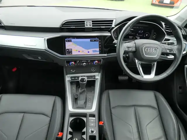 アウディ Ｑ３ 35TFSI アドバンスド 千葉県 2023(令5)年 2.1万km グレイシアホワイトメタリック Audiプレセンス/サイドアシスト/アダプティブドライビングアシスト/パーキングエイド/ワイヤレス充電/パワーバックドア/ブラックレザーシート/前席パワーシート/シートヒーター/純正ナビ/【Bluetooth接続】/360°カメラ/革巻きステアリング/ドライブレコーダー（前後撮影）/ETC（2.0）/LEDヘッドライト/ウインカーミラー/コーナーセンサー/純正17インチアルミホイル/サイド/カーテンエアバッグ/スマートキー/自社名変中