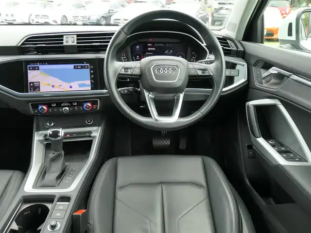 アウディ Ｑ３ 35TFSI アドバンスド 千葉県 2023(令5)年 2.1万km グレイシアホワイトメタリック Audiプレセンス/サイドアシスト/アダプティブドライビングアシスト/パーキングエイド/ワイヤレス充電/パワーバックドア/ブラックレザーシート/前席パワーシート/シートヒーター/純正ナビ/【Bluetooth接続】/360°カメラ/革巻きステアリング/ドライブレコーダー（前後撮影）/ETC（2.0）/LEDヘッドライト/ウインカーミラー/コーナーセンサー/純正17インチアルミホイル/サイド/カーテンエアバッグ/スマートキー/自社名変中