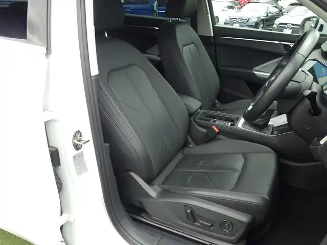アウディ Ｑ３ 35TFSI アドバンスド 千葉県 2023(令5)年 2.1万km グレイシアホワイトメタリック Audiプレセンス/サイドアシスト/アダプティブドライビングアシスト/パーキングエイド/ワイヤレス充電/パワーバックドア/ブラックレザーシート/前席パワーシート/シートヒーター/純正ナビ/【Bluetooth接続】/360°カメラ/革巻きステアリング/ドライブレコーダー（前後撮影）/ETC（2.0）/LEDヘッドライト/ウインカーミラー/コーナーセンサー/純正17インチアルミホイル/サイド/カーテンエアバッグ/スマートキー/自社名変中
