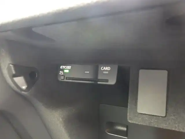 アウディ Ｑ３ 35TFSI アドバンスド 千葉県 2023(令5)年 2.1万km グレイシアホワイトメタリック Audiプレセンス/サイドアシスト/アダプティブドライビングアシスト/パーキングエイド/ワイヤレス充電/パワーバックドア/ブラックレザーシート/前席パワーシート/シートヒーター/純正ナビ/【Bluetooth接続】/360°カメラ/革巻きステアリング/ドライブレコーダー（前後撮影）/ETC（2.0）/LEDヘッドライト/ウインカーミラー/コーナーセンサー/純正17インチアルミホイル/サイド/カーテンエアバッグ/スマートキー/自社名変中