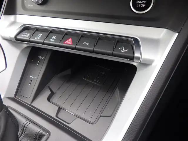 アウディ Ｑ３ 35TFSI アドバンスド 千葉県 2023(令5)年 2.1万km グレイシアホワイトメタリック Audiプレセンス/サイドアシスト/アダプティブドライビングアシスト/パーキングエイド/ワイヤレス充電/パワーバックドア/ブラックレザーシート/前席パワーシート/シートヒーター/純正ナビ/【Bluetooth接続】/360°カメラ/革巻きステアリング/ドライブレコーダー（前後撮影）/ETC（2.0）/LEDヘッドライト/ウインカーミラー/コーナーセンサー/純正17インチアルミホイル/サイド/カーテンエアバッグ/スマートキー/自社名変中