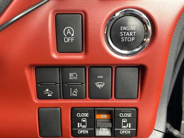 トヨタ ヴォクシー ZS 秋田県 2017(平29)年 7.5万km ブラック 登録時走行距離74373km/４WD/社外メモリナビ/CD/DVD/Bluetooth/フルセグTV/後部用モニター/バックカメラ/ETC/前方ドライブレコーダー/横滑り防止装置/盗難防止装置/レーンキープアシスト/衝突被害軽減システム/両側パワースライドドア/オートライト/オートマチックハイビーム/LEDヘッドライト/フォグランプ/スマートキー/スペアキー/エンジンスターター