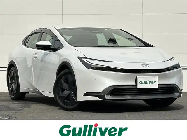 トヨタ プリウス U 佐賀県 2023(令5)年 0.8万km プラチナホワイトパールマイカ トヨタセーフティセンス/・プリクラッシュセーフティー/・レーントレーシングアシスト/・レーダークルーズコントロール/・オートマチックハイビーム/クリアランスソナー/純正ディスプレイオーディオ/・バック/フロント/サイドカメラ/・フルセグTV/BT/純正キャップ付き17インチAW/革巻きステアリング/ステアリングスイッチ/ETC2.0/100V電源/電動格納ミラー/プッシュスタート/スマートキー/スペアキー×１