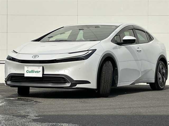 トヨタ プリウス U 佐賀県 2023(令5)年 0.8万km プラチナホワイトパールマイカ トヨタセーフティセンス/・プリクラッシュセーフティー/・レーントレーシングアシスト/・クリアランスソナー/・ロードサインアシスト/８型ディスプレイオーディオ/・Bluetooth/・フルセグ/バックカメラ/革巻きステアリング/ステアリングリモコン/ETC2.0/レーダークルーズコントロール/シートリフター/オートリトラミラー/プッシュスタート/スマートキー/スペアキー×１