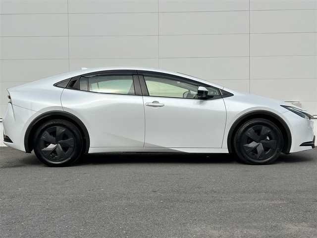 トヨタ プリウス U 佐賀県 2023(令5)年 0.8万km プラチナホワイトパールマイカ トヨタセーフティセンス/・プリクラッシュセーフティー/・レーントレーシングアシスト/・クリアランスソナー/・ロードサインアシスト/８型ディスプレイオーディオ/・Bluetooth/・フルセグ/バックカメラ/革巻きステアリング/ステアリングリモコン/ETC2.0/レーダークルーズコントロール/シートリフター/オートリトラミラー/プッシュスタート/スマートキー/スペアキー×１