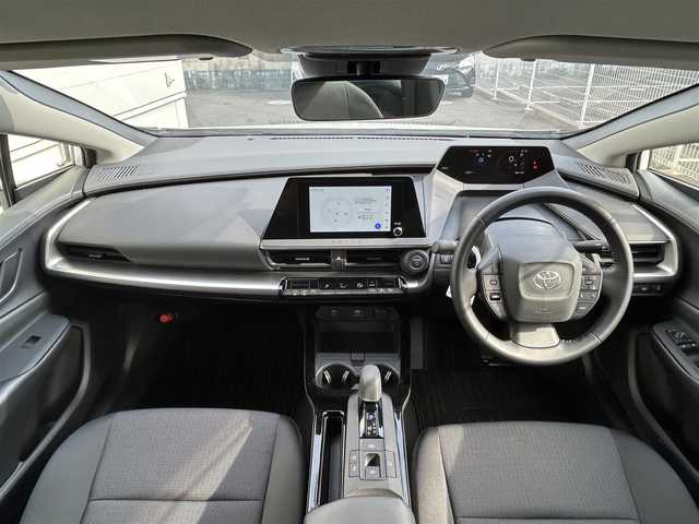 トヨタ プリウス U 佐賀県 2023(令5)年 0.8万km プラチナホワイトパールマイカ トヨタセーフティセンス/・プリクラッシュセーフティー/・レーントレーシングアシスト/・クリアランスソナー/・ロードサインアシスト/８型ディスプレイオーディオ/・Bluetooth/・フルセグ/バックカメラ/革巻きステアリング/ステアリングリモコン/ETC2.0/レーダークルーズコントロール/シートリフター/オートリトラミラー/プッシュスタート/スマートキー/スペアキー×１