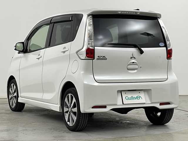 三菱 ｅＫカスタム T 道央・札幌 2013(平25)年 5.9万km シルキーホワイト ・４WD　/ターボ/・社外カロッツェリアナビ/・DVD.CD.SD.Bluetooth/・MSV.フルセグ/・バックカメラ/・ドライブレコーダー/・シートヒーター/・HIDライト/オートライト/・純正エンジンスターター/・スマートキー/スペアキー