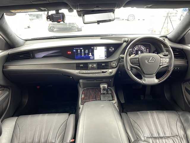 レクサス ＬＳ 500 バージョンL 兵庫県 2018(平30)年 6万km ブラック ・純正ナビ/Bluetoothオーディオ/CD/DVD再生/USB接続/・モデリスタエアロパーツ（リア）/・Lexus Safety System + A/・PCS（プリクラッシュセーフティ）/・FCTA（フロントクロストラフィックアラート）/・LTA（レーントレーシングアシスト）/・AHS（アダプティブハイビームシステム）/・RSA（ロードサインアシスト）/・レーダークルーズコントロール（全車速追従機能付き）/・先行車発進告知機能/・ドライバー異常時対応システム/・BSM（ブラインドスポットモニター）/・前後コーナーセンサー/・ムーンルーフ/・AC100V電源/・アイドリングストップ/・パノラミックビューモニター/・パワーバックドア/・デジタルインナーミラー/・黒レザーシート/・シートベンチレーション（全席）/・パワーシート（全席）/・パドルシフト/・ビルトインETC2.0/・ヘッドアップディスプレイ（HUD）/・前後ドライブレコーダー/・三眼LEDヘッドライト/・AACエアコン/・スマートキー/・スペアキー