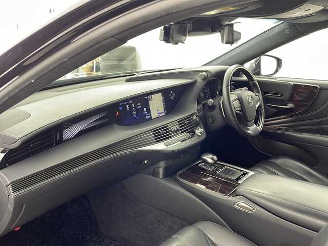レクサス ＬＳ 500 バージョンL 兵庫県 2018(平30)年 6万km ブラック ・純正ナビ/Bluetoothオーディオ/CD/DVD再生/USB接続/・モデリスタエアロパーツ（リア）/・Lexus Safety System + A/・PCS（プリクラッシュセーフティ）/・FCTA（フロントクロストラフィックアラート）/・LTA（レーントレーシングアシスト）/・AHS（アダプティブハイビームシステム）/・RSA（ロードサインアシスト）/・レーダークルーズコントロール（全車速追従機能付き）/・先行車発進告知機能/・ドライバー異常時対応システム/・BSM（ブラインドスポットモニター）/・前後コーナーセンサー/・ムーンルーフ/・AC100V電源/・アイドリングストップ/・パノラミックビューモニター/・パワーバックドア/・デジタルインナーミラー/・黒レザーシート/・シートベンチレーション（全席）/・パワーシート（全席）/・パドルシフト/・ビルトインETC2.0/・ヘッドアップディスプレイ（HUD）/・前後ドライブレコーダー/・三眼LEDヘッドライト/・AACエアコン/・スマートキー/・スペアキー