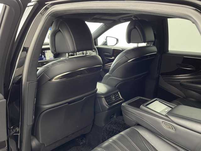 レクサス ＬＳ 500 バージョンL 兵庫県 2018(平30)年 6万km ブラック ・純正ナビ/Bluetoothオーディオ/CD/DVD再生/USB接続/・モデリスタエアロパーツ（リア）/・Lexus Safety System + A/・PCS（プリクラッシュセーフティ）/・FCTA（フロントクロストラフィックアラート）/・LTA（レーントレーシングアシスト）/・AHS（アダプティブハイビームシステム）/・RSA（ロードサインアシスト）/・レーダークルーズコントロール（全車速追従機能付き）/・先行車発進告知機能/・ドライバー異常時対応システム/・BSM（ブラインドスポットモニター）/・前後コーナーセンサー/・ムーンルーフ/・AC100V電源/・アイドリングストップ/・パノラミックビューモニター/・パワーバックドア/・デジタルインナーミラー/・黒レザーシート/・シートベンチレーション（全席）/・パワーシート（全席）/・パドルシフト/・ビルトインETC2.0/・ヘッドアップディスプレイ（HUD）/・前後ドライブレコーダー/・三眼LEDヘッドライト/・AACエアコン/・スマートキー/・スペアキー