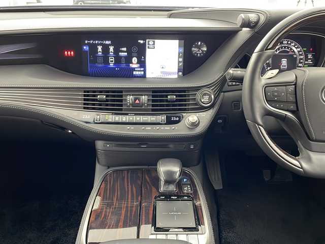 レクサス ＬＳ 500 バージョンL 兵庫県 2018(平30)年 6万km ブラック ・純正ナビ/Bluetoothオーディオ/CD/DVD再生/USB接続/・モデリスタエアロパーツ（リア）/・Lexus Safety System + A/・PCS（プリクラッシュセーフティ）/・FCTA（フロントクロストラフィックアラート）/・LTA（レーントレーシングアシスト）/・AHS（アダプティブハイビームシステム）/・RSA（ロードサインアシスト）/・レーダークルーズコントロール（全車速追従機能付き）/・先行車発進告知機能/・ドライバー異常時対応システム/・BSM（ブラインドスポットモニター）/・前後コーナーセンサー/・ムーンルーフ/・AC100V電源/・アイドリングストップ/・パノラミックビューモニター/・パワーバックドア/・デジタルインナーミラー/・黒レザーシート/・シートベンチレーション（全席）/・パワーシート（全席）/・パドルシフト/・ビルトインETC2.0/・ヘッドアップディスプレイ（HUD）/・前後ドライブレコーダー/・三眼LEDヘッドライト/・AACエアコン/・スマートキー/・スペアキー