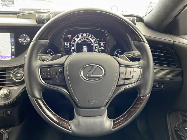 レクサス ＬＳ 500 バージョンL 兵庫県 2018(平30)年 6万km ブラック ・純正ナビ/Bluetoothオーディオ/CD/DVD再生/USB接続/・モデリスタエアロパーツ（リア）/・Lexus Safety System + A/・PCS（プリクラッシュセーフティ）/・FCTA（フロントクロストラフィックアラート）/・LTA（レーントレーシングアシスト）/・AHS（アダプティブハイビームシステム）/・RSA（ロードサインアシスト）/・レーダークルーズコントロール（全車速追従機能付き）/・先行車発進告知機能/・ドライバー異常時対応システム/・BSM（ブラインドスポットモニター）/・前後コーナーセンサー/・ムーンルーフ/・AC100V電源/・アイドリングストップ/・パノラミックビューモニター/・パワーバックドア/・デジタルインナーミラー/・黒レザーシート/・シートベンチレーション（全席）/・パワーシート（全席）/・パドルシフト/・ビルトインETC2.0/・ヘッドアップディスプレイ（HUD）/・前後ドライブレコーダー/・三眼LEDヘッドライト/・AACエアコン/・スマートキー/・スペアキー