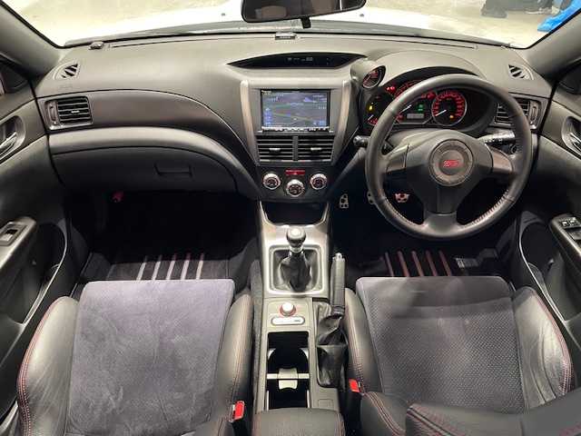 スバル インプレッサ ＷＲＸ 宮城県 2011(平23)年 6.8万km サテンホワイトパール 6MT/4WD/ターボ/レカロシート（半革）/エグザスエボチューンマフラー/純正ナビ/フルセグTV/Bluetooth/アンチロック・ブレーキ・システム/キセノンライト/オートライト/プッシュスタート/スマートキー/純正エアロパーツ/純正アルミホイール/純正ETC/横滑り防止装置/純正フロアマット