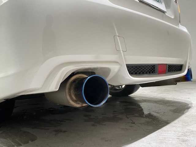 スバル インプレッサ ＷＲＸ 宮城県 2011(平23)年 6.8万km サテンホワイトパール 6MT/4WD/ターボ/レカロシート（半革）/エグザスエボチューンマフラー/純正ナビ/フルセグTV/Bluetooth/アンチロック・ブレーキ・システム/キセノンライト/オートライト/プッシュスタート/スマートキー/純正エアロパーツ/純正アルミホイール/純正ETC/横滑り防止装置/純正フロアマット