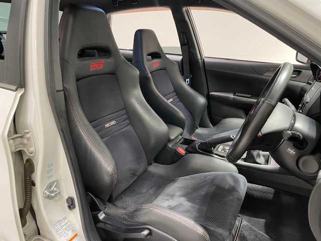 スバル インプレッサ ＷＲＸ 宮城県 2011(平23)年 6.8万km サテンホワイトパール 6MT/4WD/ターボ/レカロシート（半革）/エグザスエボチューンマフラー/純正ナビ/フルセグTV/Bluetooth/アンチロック・ブレーキ・システム/キセノンライト/オートライト/プッシュスタート/スマートキー/純正エアロパーツ/純正アルミホイール/純正ETC/横滑り防止装置/純正フロアマット