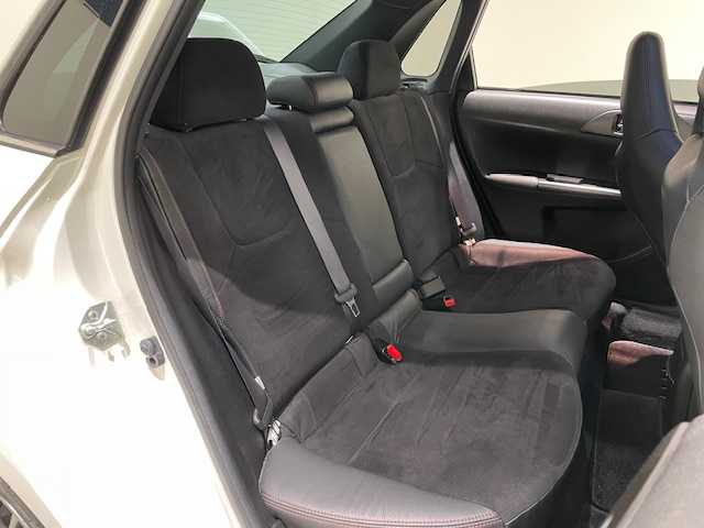 スバル インプレッサ ＷＲＸ 宮城県 2011(平23)年 6.8万km サテンホワイトパール 6MT/4WD/ターボ/レカロシート（半革）/エグザスエボチューンマフラー/純正ナビ/フルセグTV/Bluetooth/アンチロック・ブレーキ・システム/キセノンライト/オートライト/プッシュスタート/スマートキー/純正エアロパーツ/純正アルミホイール/純正ETC/横滑り防止装置/純正フロアマット