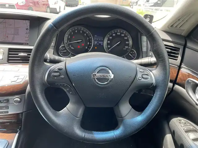 日産 フーガ 250GT 福岡県 2010(平22)年 4万km ブレードシルバー 純正SDナビ(BT、フルセグTV、CD)/バックカメラ/ビルトインETC/クルーズコントロール/カーテンエアバッグ/パワーシート(D＋N席)/ハーフレザーシート/オットマン(N席)/オートライト/オートマチックハイビーム/ABS/AFS/盗難防止装置/前後コーナーセンサー/スマートキー/純正フロアマット/純正アルミホイール/キセノンライト