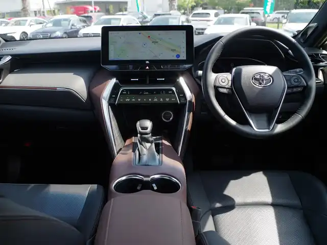 トヨタ ハリアー ハイブリッド Z レザーパッケージ 千葉県 2023(令5)年 1.5万km プレシャスブラックパール Toyota Safety Sense/・プリクラッシュセーフティ/・レーンディパーチャーアラート/・オートハイビーム/・レーダークルーズコントロール/・ブラインドスポットモニタ-/パワーバックドア/調光パノラマルーフ/ヘッドアップディスプレイ/ブラックレザーシート/前席パワーシート/エアシート/シートヒーター/ドライブレコーダー/革巻きステアリング/ステアリングスイッチ/ステアリングヒーター/ETC（2.0）/LEDヘッドライト/フォグライト/ウインカーミラー/クリアランスソナー/純正19インチアルミホイル/サイド/カーテンエアバッグ/スマートキー