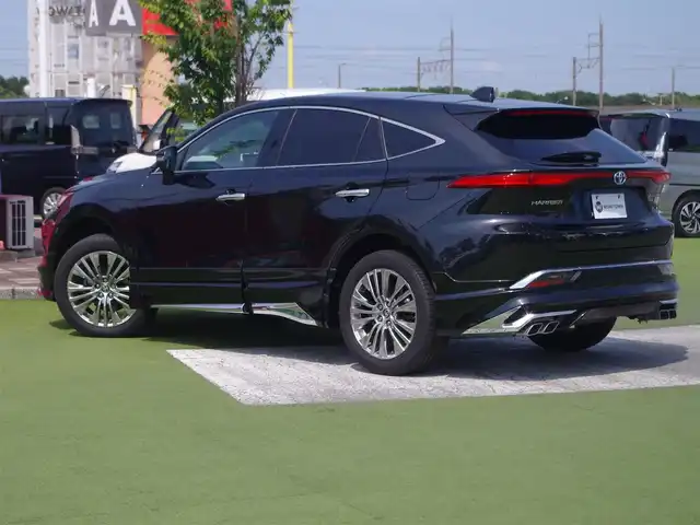 トヨタ ハリアー ハイブリッド Z レザーパッケージ 千葉県 2023(令5)年 1.5万km プレシャスブラックパール Toyota Safety Sense/・プリクラッシュセーフティ/・レーンディパーチャーアラート/・オートハイビーム/・レーダークルーズコントロール/・ブラインドスポットモニタ-/パワーバックドア/調光パノラマルーフ/ヘッドアップディスプレイ/ブラックレザーシート/前席パワーシート/エアシート/シートヒーター/ドライブレコーダー/革巻きステアリング/ステアリングスイッチ/ステアリングヒーター/ETC（2.0）/LEDヘッドライト/フォグライト/ウインカーミラー/クリアランスソナー/純正19インチアルミホイル/サイド/カーテンエアバッグ/スマートキー