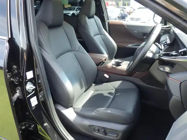 トヨタ ハリアー ハイブリッド Z レザーパッケージ 千葉県 2023(令5)年 1.5万km プレシャスブラックパール Toyota Safety Sense/・プリクラッシュセーフティ/・レーンディパーチャーアラート/・オートハイビーム/・レーダークルーズコントロール/・ブラインドスポットモニタ-/パワーバックドア/調光パノラマルーフ/ヘッドアップディスプレイ/ブラックレザーシート/前席パワーシート/エアシート/シートヒーター/ドライブレコーダー/革巻きステアリング/ステアリングスイッチ/ステアリングヒーター/ETC（2.0）/LEDヘッドライト/フォグライト/ウインカーミラー/クリアランスソナー/純正19インチアルミホイル/サイド/カーテンエアバッグ/スマートキー