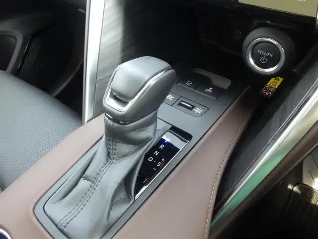 トヨタ ハリアー ハイブリッド Z レザーパッケージ 千葉県 2023(令5)年 1.5万km プレシャスブラックパール Toyota Safety Sense/・プリクラッシュセーフティ/・レーンディパーチャーアラート/・オートハイビーム/・レーダークルーズコントロール/・ブラインドスポットモニタ-/パワーバックドア/調光パノラマルーフ/ヘッドアップディスプレイ/ブラックレザーシート/前席パワーシート/エアシート/シートヒーター/ドライブレコーダー/革巻きステアリング/ステアリングスイッチ/ステアリングヒーター/ETC（2.0）/LEDヘッドライト/フォグライト/ウインカーミラー/クリアランスソナー/純正19インチアルミホイル/サイド/カーテンエアバッグ/スマートキー