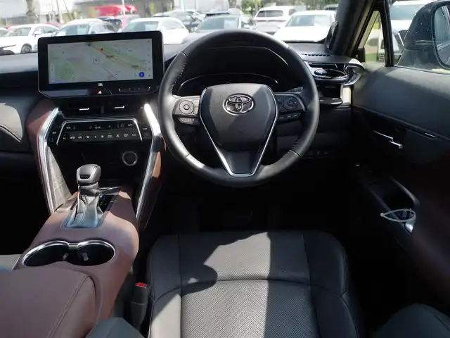 トヨタ ハリアー ハイブリッド Z レザーパッケージ 千葉県 2023(令5)年 1.5万km プレシャスブラックパール Toyota Safety Sense/・プリクラッシュセーフティ/・レーンディパーチャーアラート/・オートハイビーム/・レーダークルーズコントロール/・ブラインドスポットモニタ-/パワーバックドア/調光パノラマルーフ/ヘッドアップディスプレイ/ブラックレザーシート/前席パワーシート/エアシート/シートヒーター/ドライブレコーダー/革巻きステアリング/ステアリングスイッチ/ステアリングヒーター/ETC（2.0）/LEDヘッドライト/フォグライト/ウインカーミラー/クリアランスソナー/純正19インチアルミホイル/サイド/カーテンエアバッグ/スマートキー