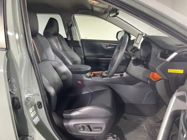 トヨタ ＲＡＶ４ アドベンチャー 神奈川県 2019(令1)年 5万km アッシュグレーメタリック/アーバンカーキ ４WD/純正7インチSDナビゲーション【NSCN-W68】/(CD/Bluetooth/ワンセグ)/バックカメラ/運転席パワーシート/レーダークルーズコントロール/レーンキープ/衝突軽減ブレーキ/ダウンヒルアシストコントロール/プッシュスタート/ビルトインETC/LEDヘッドランプ/フロントフォグランプ/オートライト/純正19インチアルミホイール/スマートキー/取説　/保証書/スペアキー