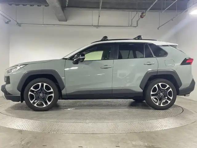 トヨタ ＲＡＶ４ アドベンチャー 神奈川県 2019(令1)年 5万km アッシュグレーメタリック/アーバンカーキ ４WD/純正7インチSDナビゲーション【NSCN-W68】/(CD/Bluetooth/ワンセグ)/バックカメラ/運転席パワーシート/レーダークルーズコントロール/レーンキープ/衝突軽減ブレーキ/ダウンヒルアシストコントロール/プッシュスタート/ビルトインETC/LEDヘッドランプ/フロントフォグランプ/オートライト/純正19インチアルミホイール/スマートキー/取説　/保証書/スペアキー