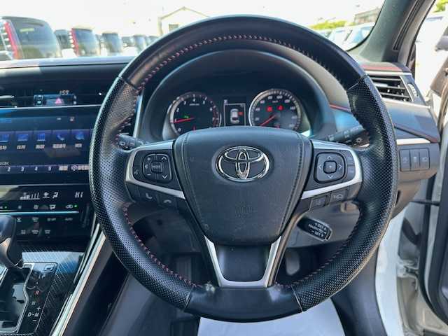トヨタ ハリアー プレミアム 大阪府 2017(平29)年 7.6万km パール ワンオーナー/純正9型ナビ/Bluetooth/フルセグ/バックカメラ/トヨタセーフティセンス/電動リアゲート/運転席パワーシート/ハーフレザーシート/ビルトインETC2.0/LEDヘッドライト/ドアバイザー/プッシュスタート/スマートキー