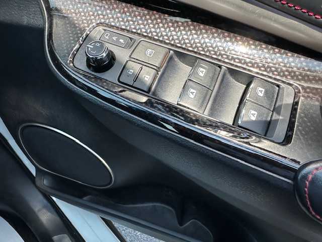 トヨタ ハリアー プレミアム 大阪府 2017(平29)年 7.6万km パール ワンオーナー/純正9型ナビ/Bluetooth/フルセグ/バックカメラ/トヨタセーフティセンス/電動リアゲート/運転席パワーシート/ハーフレザーシート/ビルトインETC2.0/LEDヘッドライト/ドアバイザー/プッシュスタート/スマートキー