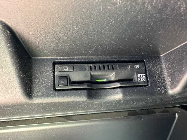 トヨタ ハリアー プレミアム 大阪府 2017(平29)年 7.6万km パール ワンオーナー/純正9型ナビ/Bluetooth/フルセグ/バックカメラ/トヨタセーフティセンス/電動リアゲート/運転席パワーシート/ハーフレザーシート/ビルトインETC2.0/LEDヘッドライト/ドアバイザー/プッシュスタート/スマートキー