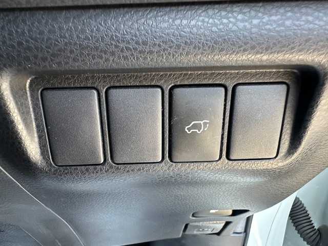 トヨタ ハリアー プレミアム 大阪府 2017(平29)年 7.6万km パール ワンオーナー/純正9型ナビ/Bluetooth/フルセグ/バックカメラ/トヨタセーフティセンス/電動リアゲート/運転席パワーシート/ハーフレザーシート/ビルトインETC2.0/LEDヘッドライト/ドアバイザー/プッシュスタート/スマートキー