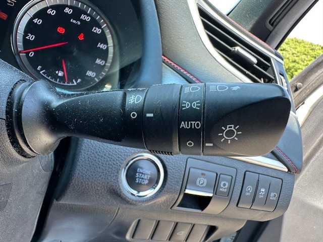 トヨタ ハリアー プレミアム 大阪府 2017(平29)年 7.6万km パール ワンオーナー/純正9型ナビ/Bluetooth/フルセグ/バックカメラ/トヨタセーフティセンス/電動リアゲート/運転席パワーシート/ハーフレザーシート/ビルトインETC2.0/LEDヘッドライト/ドアバイザー/プッシュスタート/スマートキー