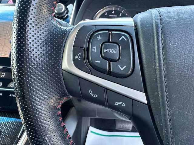 トヨタ ハリアー プレミアム 大阪府 2017(平29)年 7.6万km パール ワンオーナー/純正9型ナビ/Bluetooth/フルセグ/バックカメラ/トヨタセーフティセンス/電動リアゲート/運転席パワーシート/ハーフレザーシート/ビルトインETC2.0/LEDヘッドライト/ドアバイザー/プッシュスタート/スマートキー