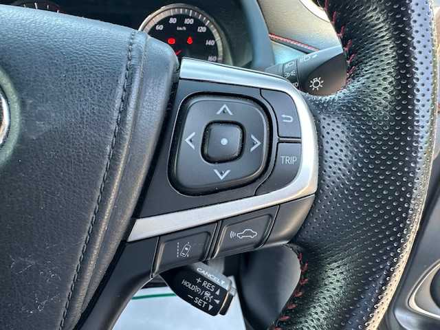 トヨタ ハリアー プレミアム 大阪府 2017(平29)年 7.6万km パール ワンオーナー/純正9型ナビ/Bluetooth/フルセグ/バックカメラ/トヨタセーフティセンス/電動リアゲート/運転席パワーシート/ハーフレザーシート/ビルトインETC2.0/LEDヘッドライト/ドアバイザー/プッシュスタート/スマートキー
