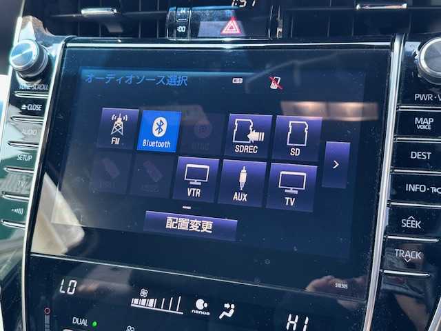 トヨタ ハリアー プレミアム 大阪府 2017(平29)年 7.6万km パール ワンオーナー/純正9型ナビ/Bluetooth/フルセグ/バックカメラ/トヨタセーフティセンス/電動リアゲート/運転席パワーシート/ハーフレザーシート/ビルトインETC2.0/LEDヘッドライト/ドアバイザー/プッシュスタート/スマートキー