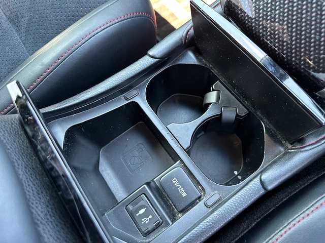 トヨタ ハリアー プレミアム 大阪府 2017(平29)年 7.6万km パール ワンオーナー/純正9型ナビ/Bluetooth/フルセグ/バックカメラ/トヨタセーフティセンス/電動リアゲート/運転席パワーシート/ハーフレザーシート/ビルトインETC2.0/LEDヘッドライト/ドアバイザー/プッシュスタート/スマートキー