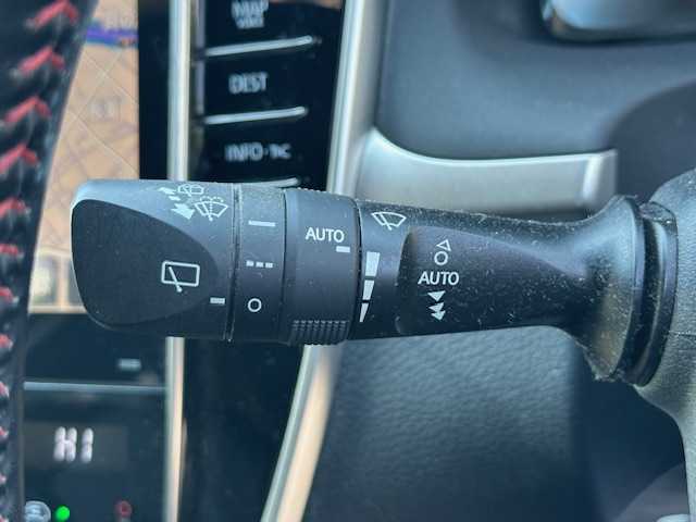 トヨタ ハリアー プレミアム 大阪府 2017(平29)年 7.6万km パール ワンオーナー/純正9型ナビ/Bluetooth/フルセグ/バックカメラ/トヨタセーフティセンス/電動リアゲート/運転席パワーシート/ハーフレザーシート/ビルトインETC2.0/LEDヘッドライト/ドアバイザー/プッシュスタート/スマートキー