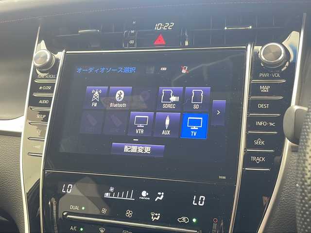 トヨタ ハリアー プレミアム 沖縄県 2017(平29)年 7.6万km ホワイトパールクリスタルシャイン メーカーOP9型ナビ/　(フルセグTV Bluetooth DVD CD SD FM/AM)/バックカメラ/トヨタセーフティセンス/電動リアゲート/運転席パワーシート/ハーフレザーシート/ビルトインETC2.0/LEDヘッドライト/ドアバイザー/プッシュスタート/スマートキー/レーダークルーズコントロール