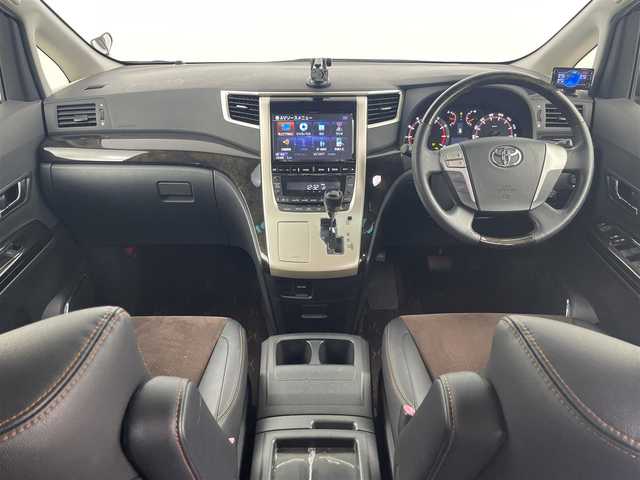 トヨタ アルファード 240S タイプゴールド 埼玉県 2013(平25)年 8万km パール 両側パワースライドドア/アルパイン９インチナビ(型式：VIE-X009)/CD/DVD/Bluetooth/フルセグ/アルパインフリップダウンモニター/クルーズコントロール/バックカメラ/社外レーダー/ETC/ハーフレザーシート/オットマンシート/純正１８インチAW/純正フロアマット/プッシュスタート/スマートキー