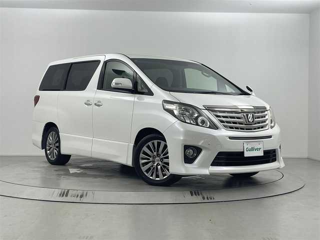 トヨタ アルファード 240S タイプゴールド 埼玉県 2013(平25)年 8万km パール 両側パワースライドドア/アルパイン９インチナビ(型式：VIE-X009)/CD/DVD/Bluetooth/フルセグ/アルパインフリップダウンモニター/クルーズコントロール/バックカメラ/社外レーダー/ETC/ハーフレザーシート/オットマンシート/純正１８インチAW/純正フロアマット/プッシュスタート/スマートキー