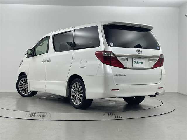 トヨタ アルファード 240S タイプゴールド 埼玉県 2013(平25)年 8万km パール 両側パワースライドドア/アルパイン９インチナビ(型式：VIE-X009)/CD/DVD/Bluetooth/フルセグ/アルパインフリップダウンモニター/クルーズコントロール/バックカメラ/社外レーダー/ETC/ハーフレザーシート/オットマンシート/純正１８インチAW/純正フロアマット/プッシュスタート/スマートキー