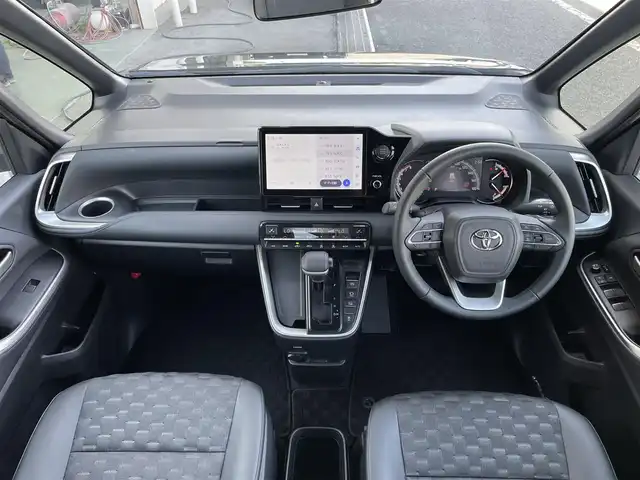 トヨタ ヴォクシー S－Z 東京都 2024(令6)年 1.8万km アティチュードブラックマイカ 純正コネクトナビ/バックモニター/プリクラッシュセーフティ/ブラインドスポットモニター/レーントレーシング/レーダークルーズ/シートヒーター/ETC/ドライブレコーダー/両側電動スライドドア
