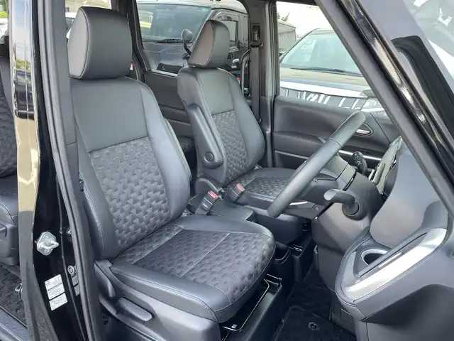 トヨタ ヴォクシー S－Z 東京都 2024(令6)年 1.8万km アティチュードブラックマイカ 純正コネクトナビ/バックモニター/プリクラッシュセーフティ/ブラインドスポットモニター/レーントレーシング/レーダークルーズ/シートヒーター/ETC/ドライブレコーダー/両側電動スライドドア