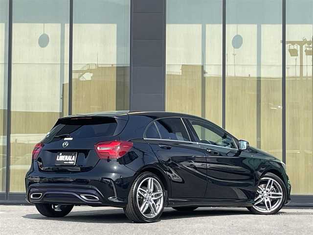 メルセデス・ベンツ Ａ１８０ 石川県 2016(平28)年 2.2万km コスモスブラック 純正メモリナビ/〈BT／FM／AM／DVD〉/社外オーディオ　harmankardon/バックカメラ/黒革レザーシート/パワーシート〈運転席＋助手席〉/シートヒーター〈運転席＋助手席〉/シートメモリー/サンルーフ/パドルシフト/衝突軽減システム/レーンアシストキープ/LEDヘッドライト/オートライト/オートマチックハイビーム/ETC２．０