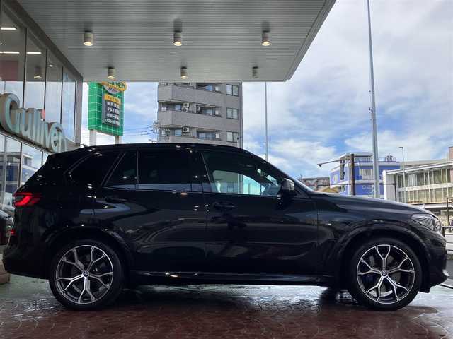 ＢＭＷ Ｘ５ xDrive 35d Mスポーツ 神奈川県 2019(令1)年 6.9万km サファイアブラックP 純正12.3インチワイドディスプレイHDDナビ/フルセグTV＆Bluetooth接続可能/ドライバーズアシスタント機能/：正面衝突軽減/：側面衝突軽減/：車線逸脱警告（ステアリングサポート）/：PDC（パークディスタンスコントロール）/：アクティブPDCブレーキ/：パーキングアシストプラス/ディスタンスコントロール/インテリジェントセーフティ/全方位カメラ/エクスクルーシブナッパレザーパッケージ/フロントパワーシート/前席シートヒーター/シートベンチレーション/ブラックルーフレール/アダプティブLEDヘッドライト/ミラー型ETC
